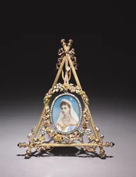 Kolmion muotoinen kehys tsaaritar Alexandra Feodorovnan muotokuvalla, 1896-1908