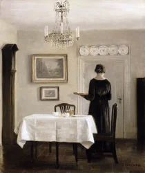Sisustus, jossa nainen kantaa tarjotinta,1905 k.