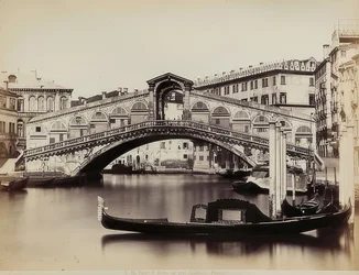 Näkymä Grand Canalille ja Ponte di Rialto Venetsiassa. 1865-1875
