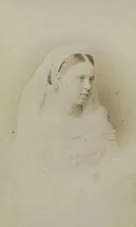 Maria Alexandrovna de Russie - Muotokuva Venäjän suurherttuatar Maria Aleksandrovnasta (1853-1920), Saksi-Coburgin ja Gothan herttuatar, Bergamasco, Charles (Karl) (1830-1896). Albumin Photo, c. 1871. Venäjän valtion elokuva- ja valokuva-arkisto, Krasnogor