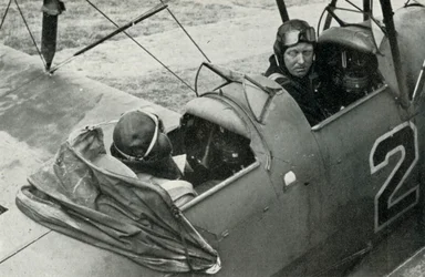 RAF-lentäjä oppi lentämään toisen maailmansodan aikana, 1941.
