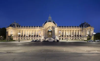 Petit Palaisin julkisivu Pariisissa (kuva)