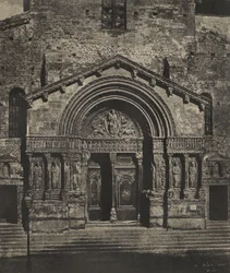 [Saint-Trophimen portaali Arlesissa]