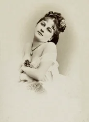 Muotokuva näyttelijä Henriette Victoire Drouardista (1851-1923).