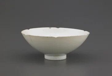 Kulho lovireunuksella, Jingdezhen, Jiangzin maakunta, Pohjois- tai Etelä-Song-dynastia (keraaminen)