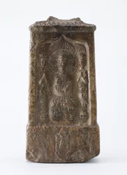 Buddhalainen taulu pienoispyhäkön muodossa, jaon aika, n. 520 jKr.