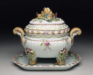 Tureen-on-stand, n. 1775