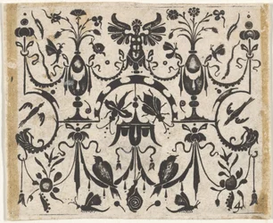 Mustakoristepainokuva, jossa on symmetrinen groteskikuvio, noin 1620.