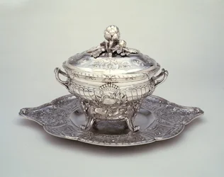 Tureen telineessä