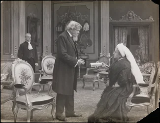 Still elokuvasta "Sixty Years a Queen", n. 1914 (b/w kuva)