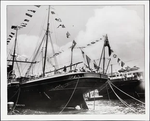 S.S. "Umbrian" perä telakassa, n. 1900 (b/w valokuva)