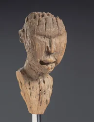 Fragmentti Kongon nkisi nkondista (puuta)