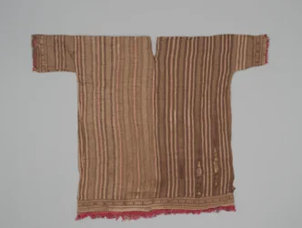 Hihainen tunika, n. 1300-1470 (puuvillaa ja kamelin kuitua)