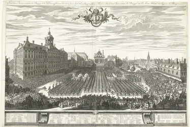 Asemiehiä Dam-aukiolla Amsterdamin messujen aikana 1686 Amsterdamin messu, jossa esitetään Burgery in the Weapons, sig Esittelyssä aaen de Groot Agtb: Heeren Burgermeesteren (otsikko esineessä) Foire d