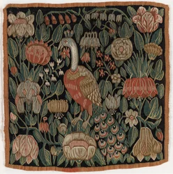 Tapahtunut tyynynpäällinen, joka kuvaa lintua kukkien keskellä, valmistettu Schleswig-Holsteinissa, Tanskassa, n. 1690 (villa)