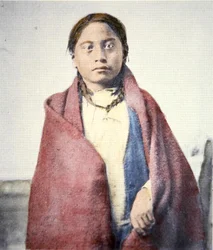 Varisjalka (d.1890) (värillinen valokuva)
