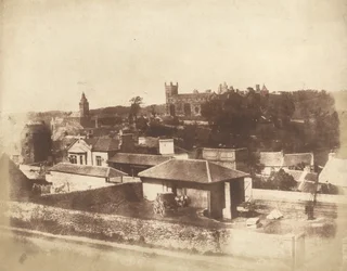 Linlithgow, rautatieasemalta, kaupungintalo, Pyhän Mikaelin kirkko ja palatsi