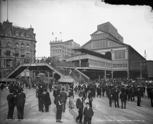 Manhattanin sisäänkäynti Brooklyn Bridgelle, New York, n. 1905
