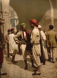 Turbanoidut miehet Tunisissa, n. 1899 (valokuva)