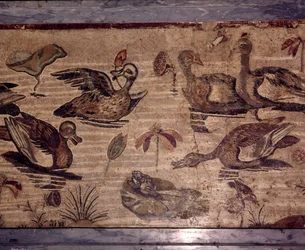 Roomalainen mosaiikki Pompejista ankoista ja sammakoista vesipuutarhassa, 1. vuosisadalla