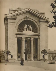 Bush House, amerikkalainen lisäys sodan jälkeiseen Lontooseen, vuodelta 1935.