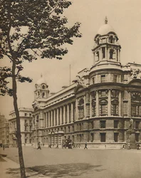 The Brains of Defence: British War Office in Whitehall, n. 1935.