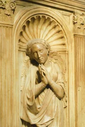 Yksi kolmesta teologisesta hyveestä, yksityiskohta antipaavi Johannes XXIII:n mausoleumista, Donatello (1386-1466), San Giovanni Battistan kastekappeli, Firenze. Italia
