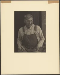 [James Duff, Viulunsoittaja, Hazard, Kentucky, Holding Tools]