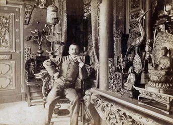 Pierre Loti (1850-1923) ranskalainen kirjailija, täällä kotonaan Rochefortissa, valokuva Paul Cardon eli Dornac, n. 1892