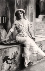Madge Vincent, laulaja ja näyttelijä, 1900-luku.