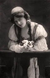 Maie Ash, näyttelijä, 1900-luku.