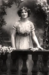 Nina Sevening, näyttelijä, 1900-luku.
