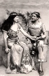 Ruth Vicent 1877-1955 ja Roland Cunningham kohtauksessa Amasisista 1900-luvun alussa.
