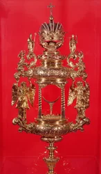 Monstrance, jossa on Haarlemin merkki vuodelta 1764 ja mahdollisesti valmistajan merkki, lävistetty pastilli (hopeakullattu)