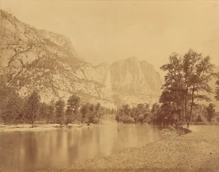 Yosemiten putoukset. (Suuri harmaakarhu.) 2600 jalan putous.