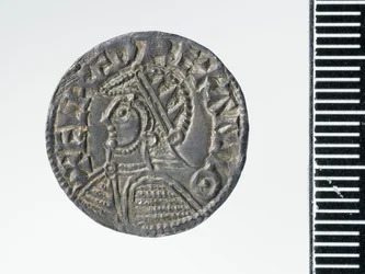 Penny of Æthelred II, Lontoon rahapaja, 978 (hopea) (numeron 3706819 kääntöpuoli)