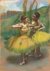 Tanssijat keltaisilla hameilla (kaksi tanssijaa keltaisella), n. 1896 (pastelli ja hiili yhdistetty paperiin)