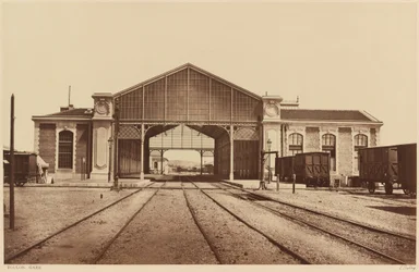Toulon, Gare (Toulon, rautatieasema),1861 tai myöhemmin (kuva).
