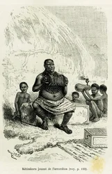 Heimopäällikkö Ketimkuru soittaa harmonikkaa. Rioun kaiverrus merivoimien vänrikki Victor Giraudin vuosien 1883-1885 kertomuksen "Päiväntasaajan Afrikan järvet" kuvitukseksi, julkaisussa Le Tour du monde, 1886, Édouard Chartonin (1807-1890) johdolla