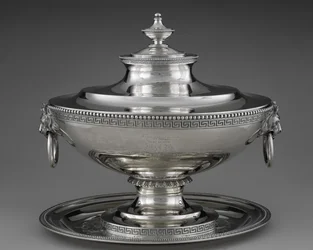 Keittotureen aluslevyllä
