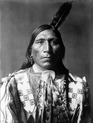 Little Hawk, Brule mies, Etelä-Dakota, c. 1907, valokuva Edward S. Curtis