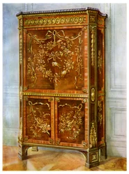 Upotekoristeinen ormolu-asennettu pystysihteeri, ranska, 1911-1912.