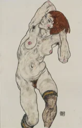 Seisova alaston mustissa sukissa, 1917