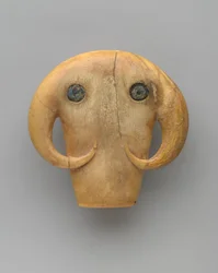 Amuletti häränpään muodossa, noin 3500-3100 eaa