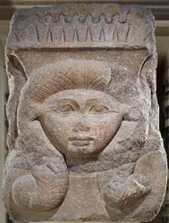 Osorkon II:n (n. 883-855 eKr.) anastama pääkaupunki Hathorin pään kanssa Bubastisista, Keski-Britanniasta (graniitti)