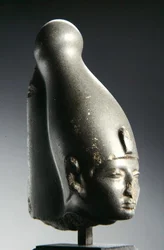 Muotokuva Amenemhat III:sta (1843-1798 eKr.) Keski-valtakunta (greywacke)
