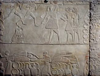 Elintarvikkeiden järjestäminen varastoissa, kalkkikivinen seinäreliefi, Horemhebin memfiittihaudasta Saqqarassa, Egyptin sivilisaatio, Uusi valtakunta, XVIII dynastia