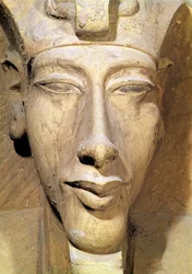 Amenophis IV:n (Akhenaten) (n. 1364-1347 eKr.) rintakuva Amunin temppelistä, Karnakista, n. 1353-1337 eKr. (hiekkakivi) (yksityiskohta)