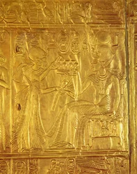 Yksityiskohta Kultaisesta pyhäköstä, Tutankhamonin haudasta (n. 1370-1352 eKr.) Uusi kuningaskunta (puu, joka on päällystetty kullalla päällystetyllä gessolla)