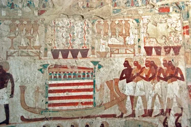 Egyptiläinen antiikki: Bathin (18. dynastian) vanhemman virkamiehen Userhatin (Ursehat) (TT56) hautaa koristava maalaus, joka kuvaa pyhää venettä, joka kuljettaa katafalkia Oursehatin muumion kanssa. Luxor, Länsiranta, Egyptin aatelisten laakso